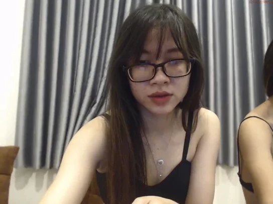 Động bàn tơ Phần 3 – Việt Nam