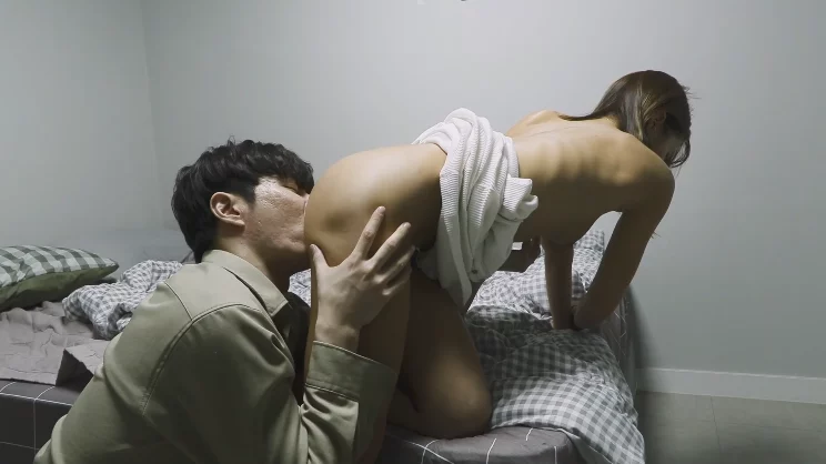 Mân mê cơ thể quyến rũ của em gái non tơ – Hàn Quốc