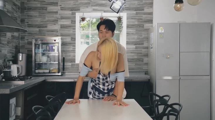 Những cô con gái của chủ nhà trọ – Hàn Quốc