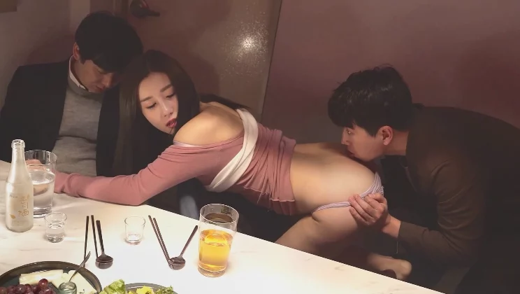 Nữ nhân viên mới là đồ chơi của ông chủ biến thái – Hàn Quốc