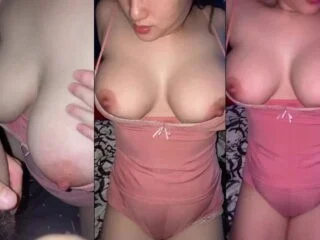 Vú em cỡ này anh bú cả ngày không biết chán